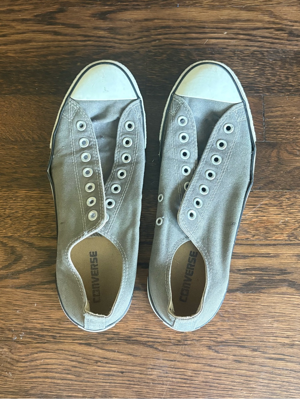 Men’s gray converse